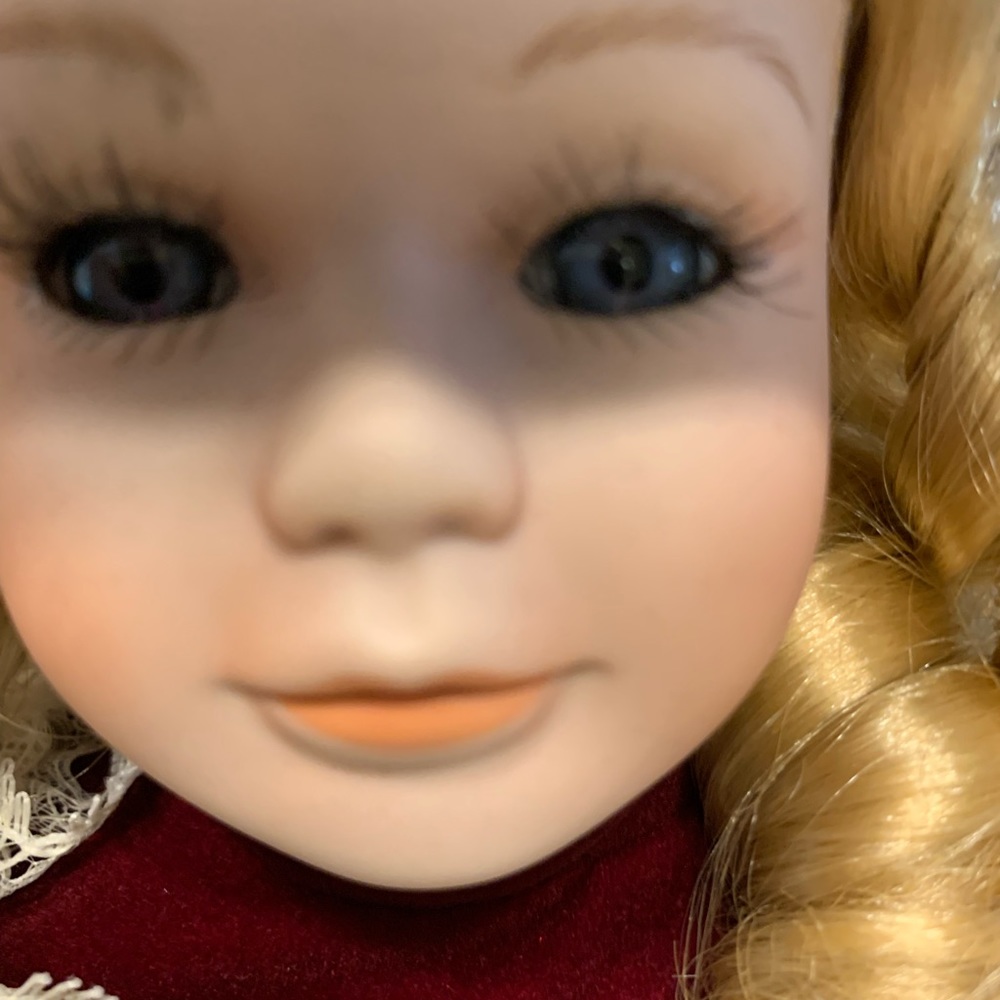 PORCELAIN DOLL VINTAGE 80's Beautiful 16" doll stand included EC Rare Find - Picture 14 of 15